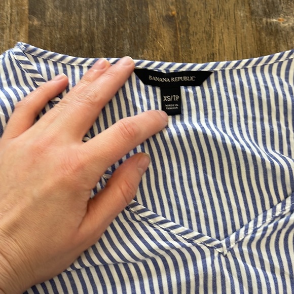 Banana Republic women’s striped blouse size xs - Picture 2 of 4